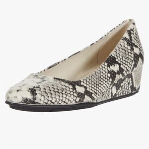 Easy Spirit Abelle Snakeskin Print Low Wedge Pumps 8M NEW